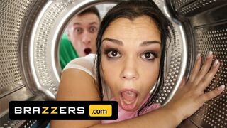 Hot - Sofia Lee Gets Stuck In The Dryer & Ends Up Getting An Anal Afternoon Delight