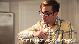 Moms - Hot deepthroating threesome